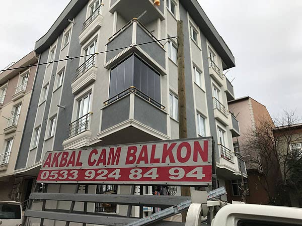 Füme Cam Balkon Acılı